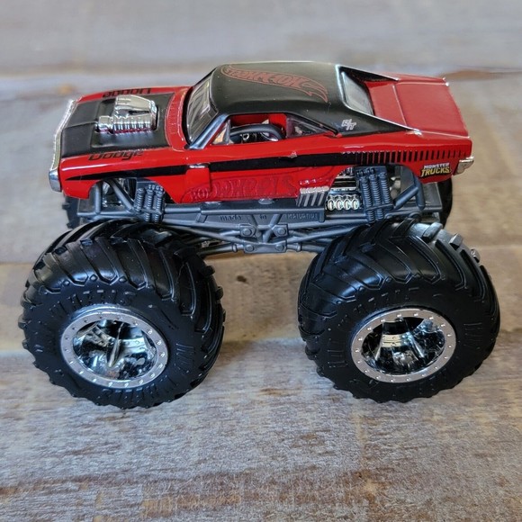 Hot Wheels 2019 Monster Trucks - Dodge Charger R/T 1:64 Scale‎ Die-Cast M… - Picture 3 of 9